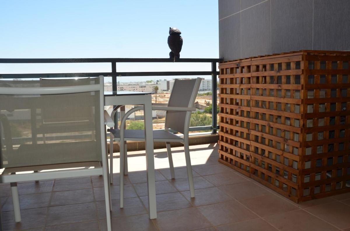 Algarve T2 With Pool And Balcony In
