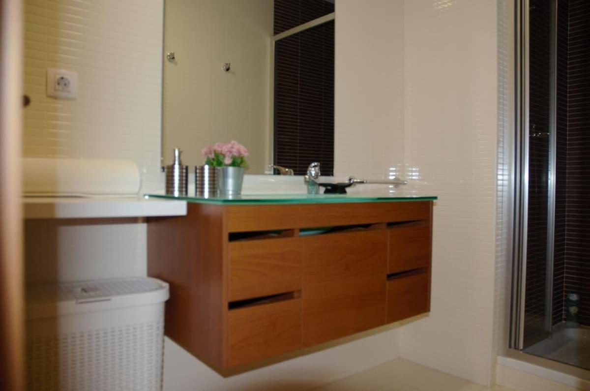Algarve T2 With Pool And Balcony In *